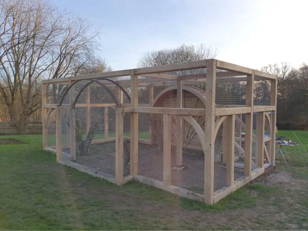 Fresh Sawn Oak Beams, PAR Fresh Sawn Oak Beams, Fresh Cut Oak Waney Edged Board, Oak Owl Aviary, UK Timber