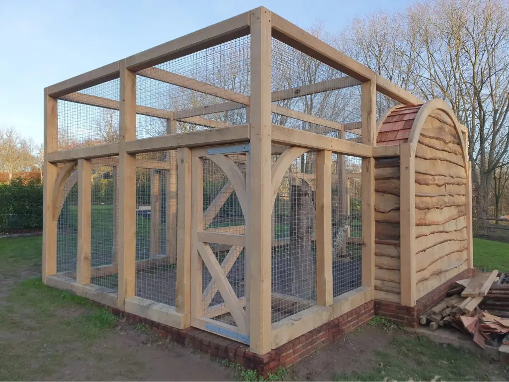 Fresh Sawn Oak Beams, PAR Fresh Sawn Oak Beams, Fresh Cut Oak Waney Edged Board, Oak Owl Aviary, UK Timber