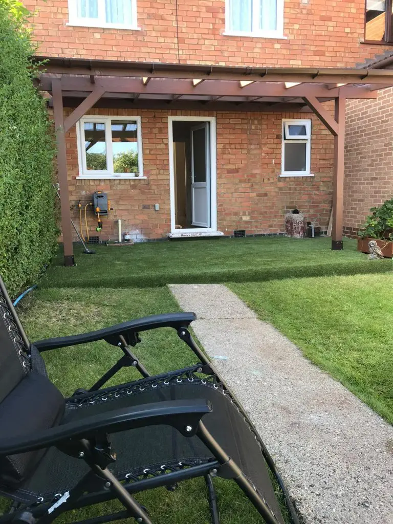 wall-mounted pergola in the back garden to create a back porch