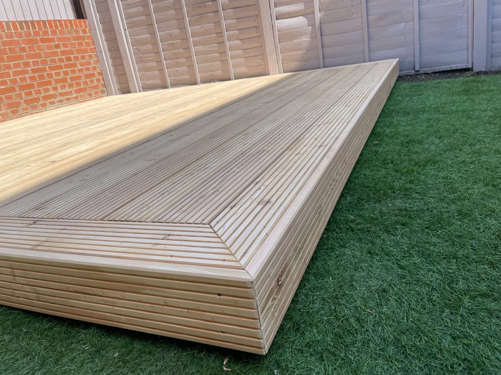 Siberian larch, decking, boards, decking boards, joists, stainless steel, screws, stainless steel screws, outdoor, outdoor space, t25 torx, decking screws, stainless steel decking screws
